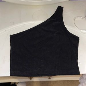 womens black one should crop top